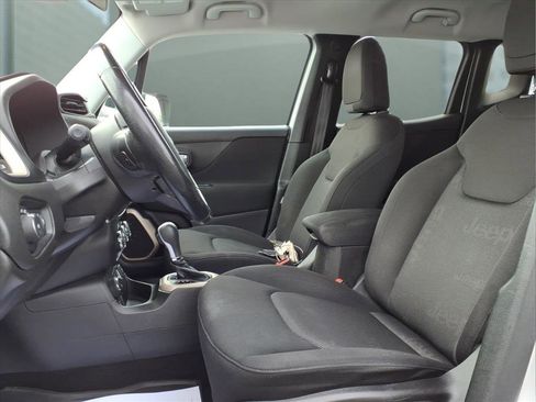 Used 2017 Jeep Renegade Latitude w/ Cold Weather Group image 16