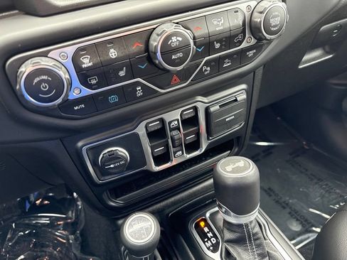 Used 2021 Jeep Wrangler Unlimited Sahara w/ Cold Weather Group AWD/4WD image 34