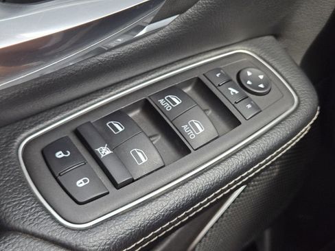 Used 2024 RAM 1500 Laramie RWD image 30