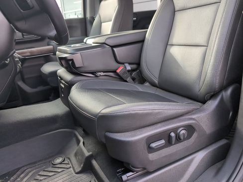 Used 2022 Chevrolet Silverado 2500 LTZ w/ Z71 Off-Road Package image 10