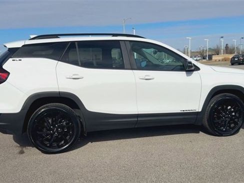 Used 2023 GMC Terrain SLE w/ Elevation Edition image 9