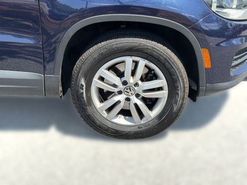 Used 2016 Volkswagen Tiguan S image 12