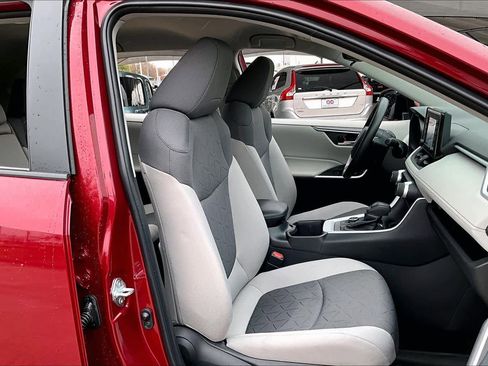 Used 2022 Toyota RAV4 XLE image 8