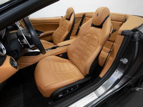 Used 2016 Ferrari California T RWD image 3