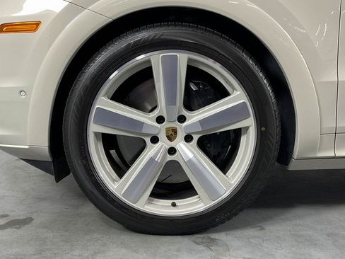 Certified 2024 Porsche Cayenne Turbo image 11