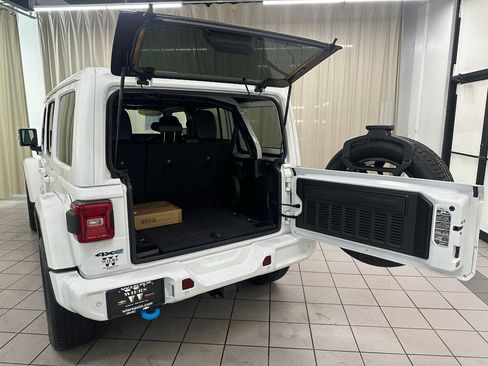 Used 2021 Jeep Wrangler Unlimited Sahara image 8