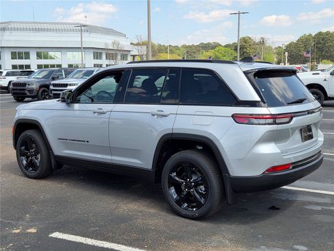 New 2025 Jeep Grand Cherokee Altitude RWD image 38