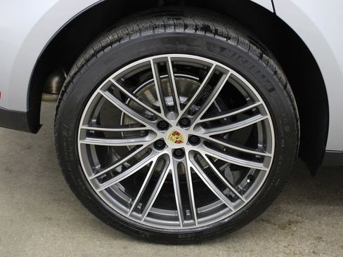 New 2026 Porsche Macan image 14