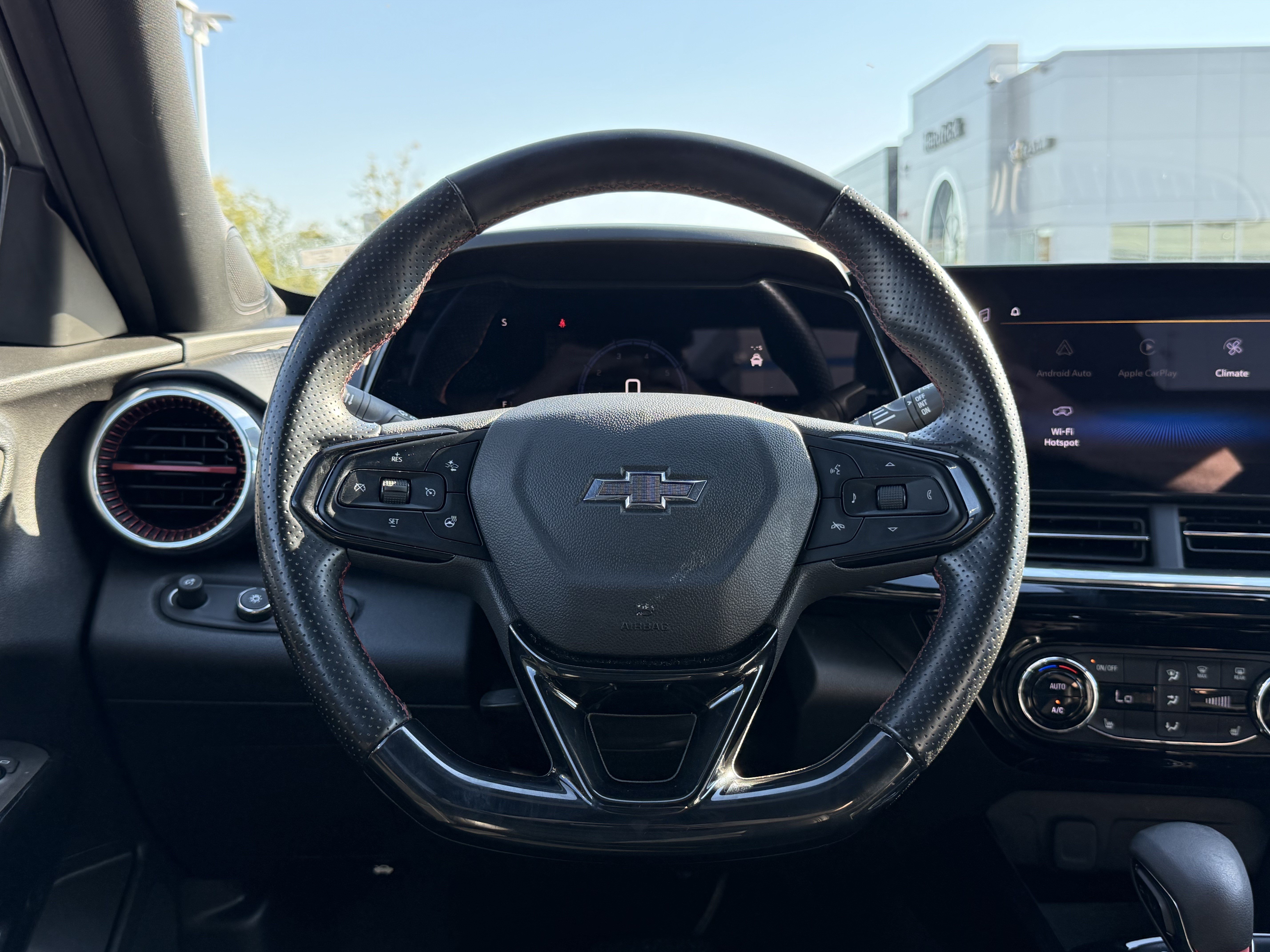 Used 2024 Chevrolet Trax RS FWD image 18