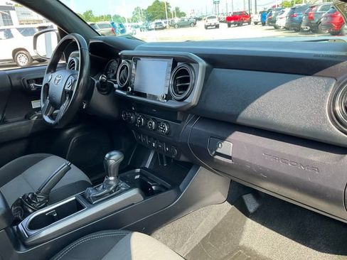 Used 2020 Toyota Tacoma TRD Off-Road w/ Technology Package AWD/4WD image 20