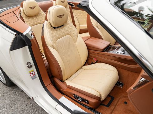 Used 2021 Bentley Continental GT image 12