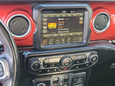 Certified 2022 Jeep Gladiator Rubicon w/ Cold Weather Group image 9