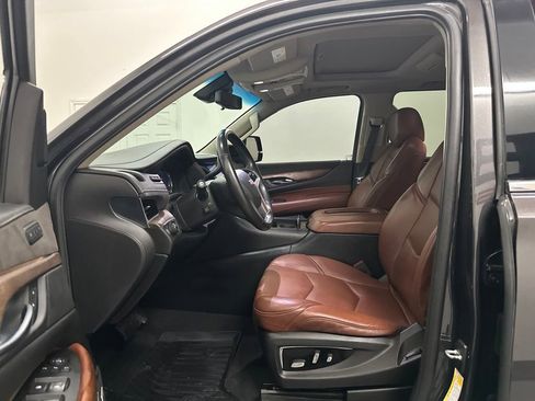 Used 2018 Cadillac Escalade ESV Premium Luxury RWD image 30