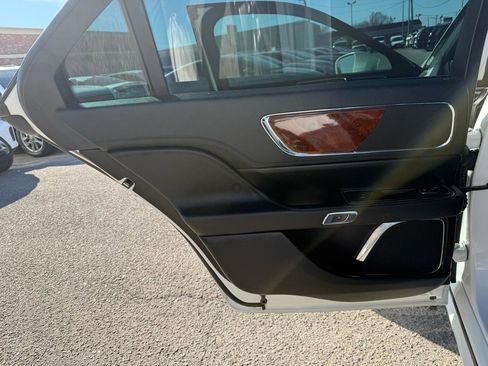 Used 2020 Lincoln Continental image 15