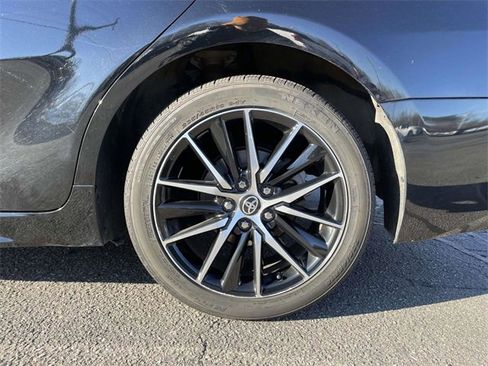 Used 2023 Toyota Camry SE image 9