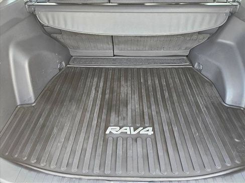 Used 2021 Toyota RAV4 LE AWD/4WD image 6