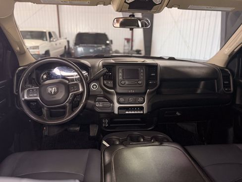 Used 2019 RAM 3500 Tradesman w/ Chrome Appearance Group AWD/4WD image 8