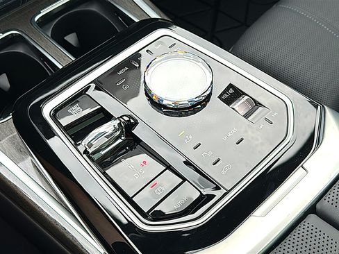 New 2026 BMW 740i RWD image 27