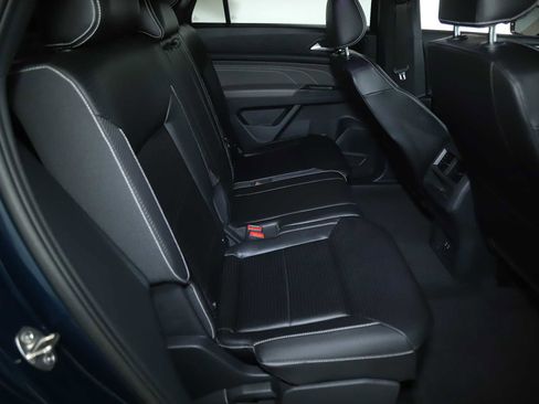 Used 2022 Volkswagen Atlas Cross Sport SE image 31