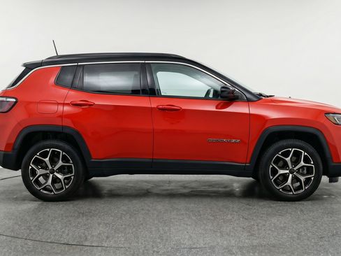 Used 2025 Jeep Compass Limited AWD/4WD image 11
