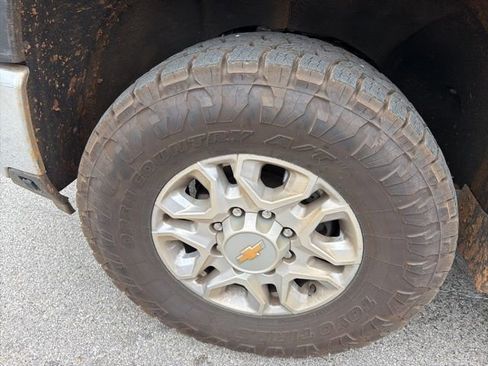 Used 2024 Chevrolet Silverado 2500 LTZ w/ LTZ Convenience Package image 11