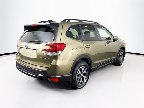Used 2024 Subaru Forester Premium image 7