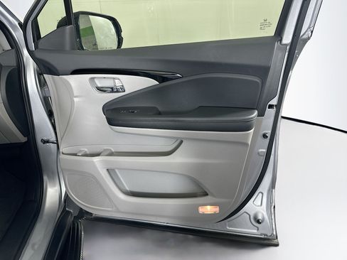 Used 2017 Honda Pilot Touring image 35
