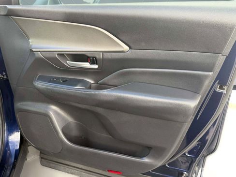 Used 2025 Toyota Grand Highlander XLE image 32