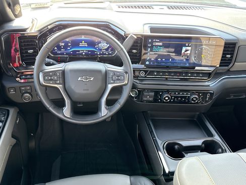 Used 2025 Chevrolet Silverado 2500 ZR2 w/ Technology Package image 40