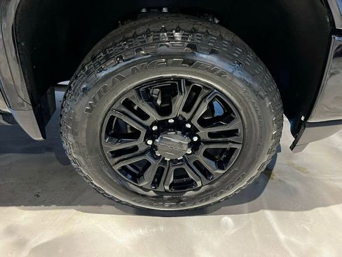 Used 2023 GMC Sierra 2500 Denali w/ Denali Black Diamond Edition image 13