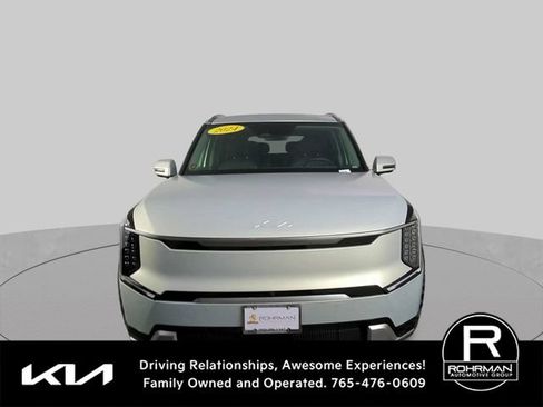 Used 2024 Kia EV9 Land AWD/4WD image 3