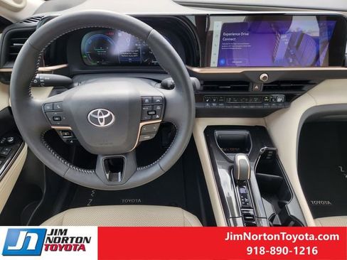 Used 2024 Toyota Crown Limited image 29