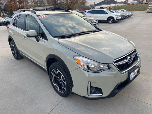 Used 2017 Subaru Crosstrek 2.0i Limited AWD/4WD image 4
