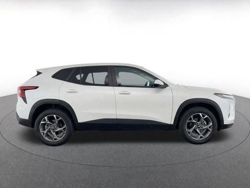 Used 2025 Chevrolet Trax LT FWD image 14