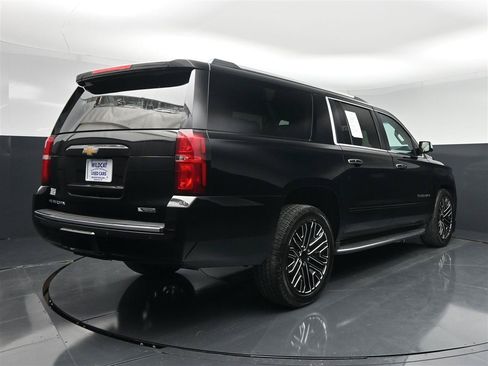 Used 2018 Chevrolet Suburban Premier AWD/4WD image 6