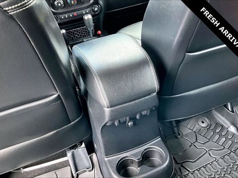 Used 2015 Jeep Wrangler Unlimited Rubicon AWD/4WD image 10