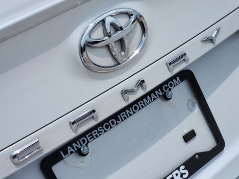 Used 2024 Toyota Camry XSE FWD image 12