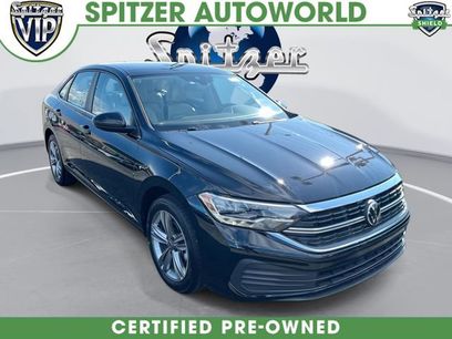 Used 2023 Volkswagen Jetta SE w/ Panoramic Sunroof Package