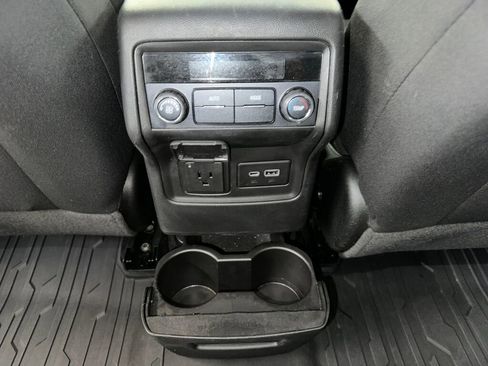 Certified 2022 GMC Acadia SLE w/ Driver Convenience Package image 22