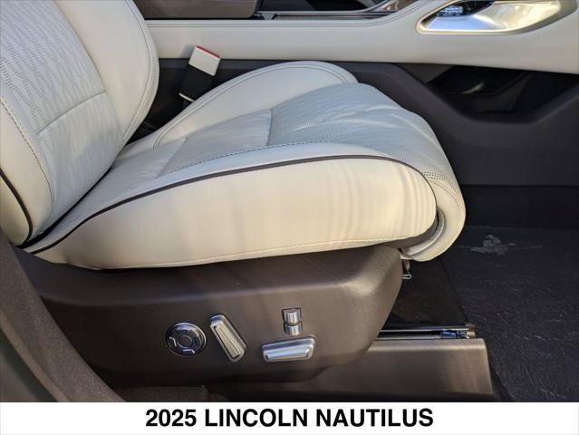 Used 2025 Lincoln Nautilus Black Label AWD/4WD image 27
