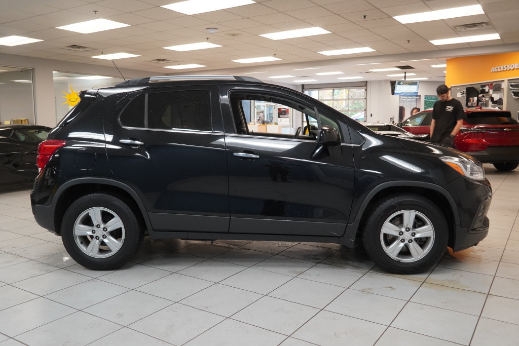 Used 2019 Chevrolet Trax LT w/ LT Convenience Package FWD image 12