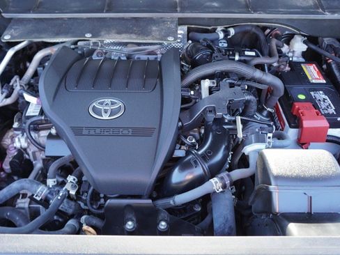 Used 2024 Toyota Highlander Platinum image 32