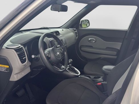 Used 2016 Kia Soul FWD image 11
