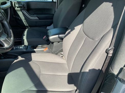 Used 2018 Jeep Wrangler Sport AWD/4WD image 17