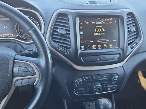 Used 2016 Jeep Cherokee Limited image 11