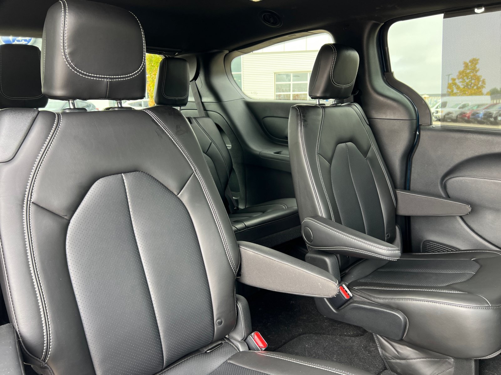 Used 2024 Chrysler Pacifica Touring-L w/ S Appearance Package AWD/4WD image 18