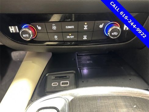 Used 2022 Buick Enclave Essence image 18