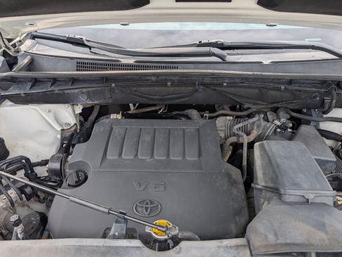 Used 2015 Toyota Highlander Limited image 25