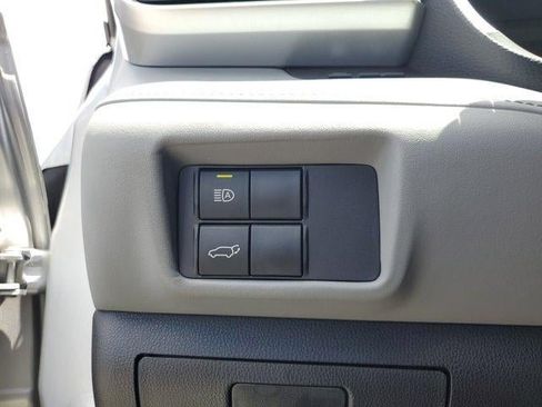 Used 2022 Toyota Highlander XLE FWD image 30