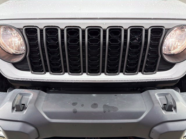 Used 2024 Jeep Gladiator Sport AWD/4WD image 4